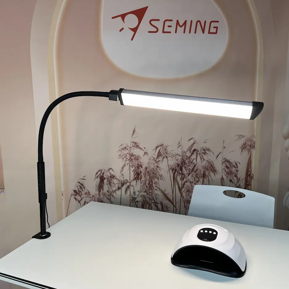 Seming arm desk light
