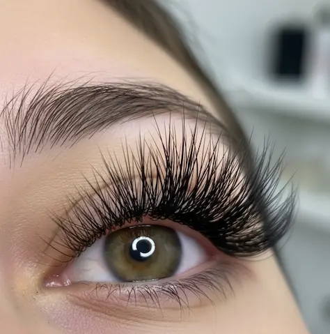 feine Wimpernverlängerungen